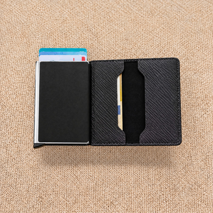 Porte-cartes RFID effet carbone, éjection en éventail — Le Carbone, coloris Carbone compact, intérieur