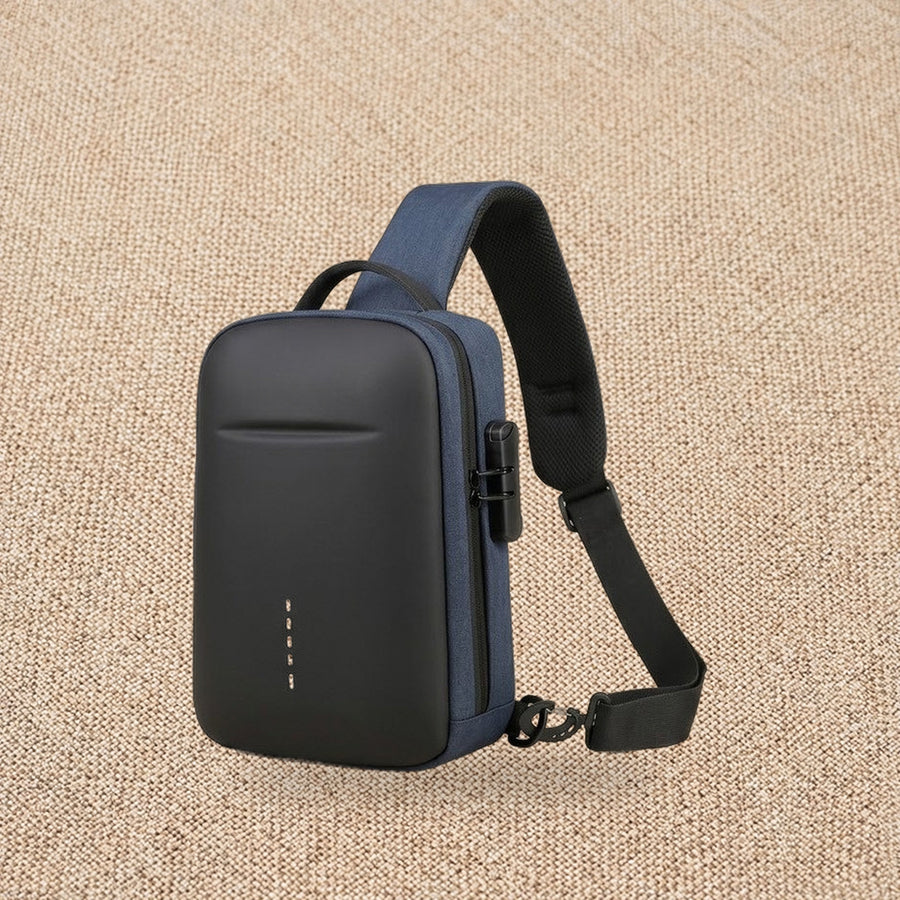 Sac de poitrine antivol à serrure à combinaison — Le Coffre, coloris Bleu, vue de face