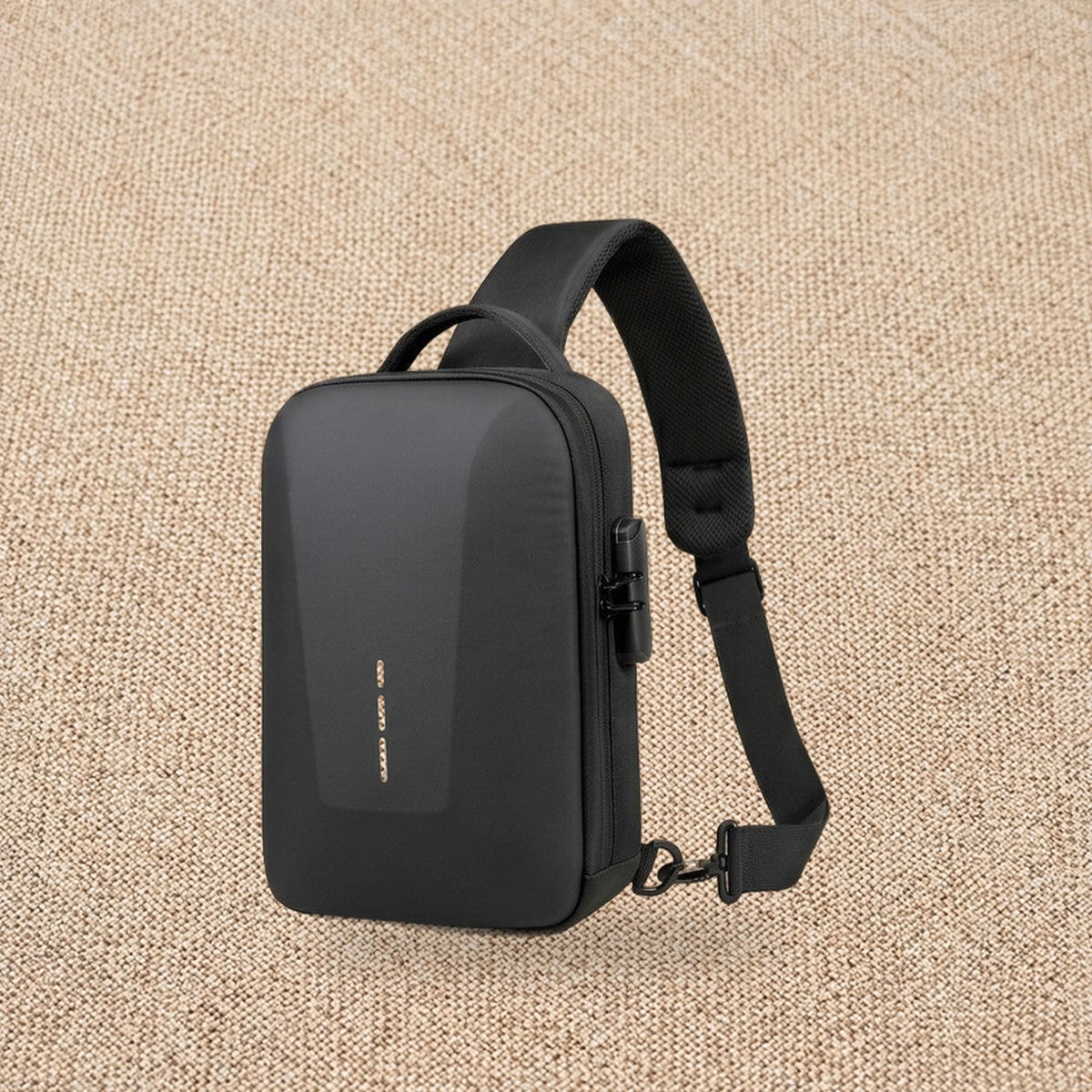 Sac de poitrine antivol à serrure à combinaison — Le Coffre, coloris Noir, vue de face