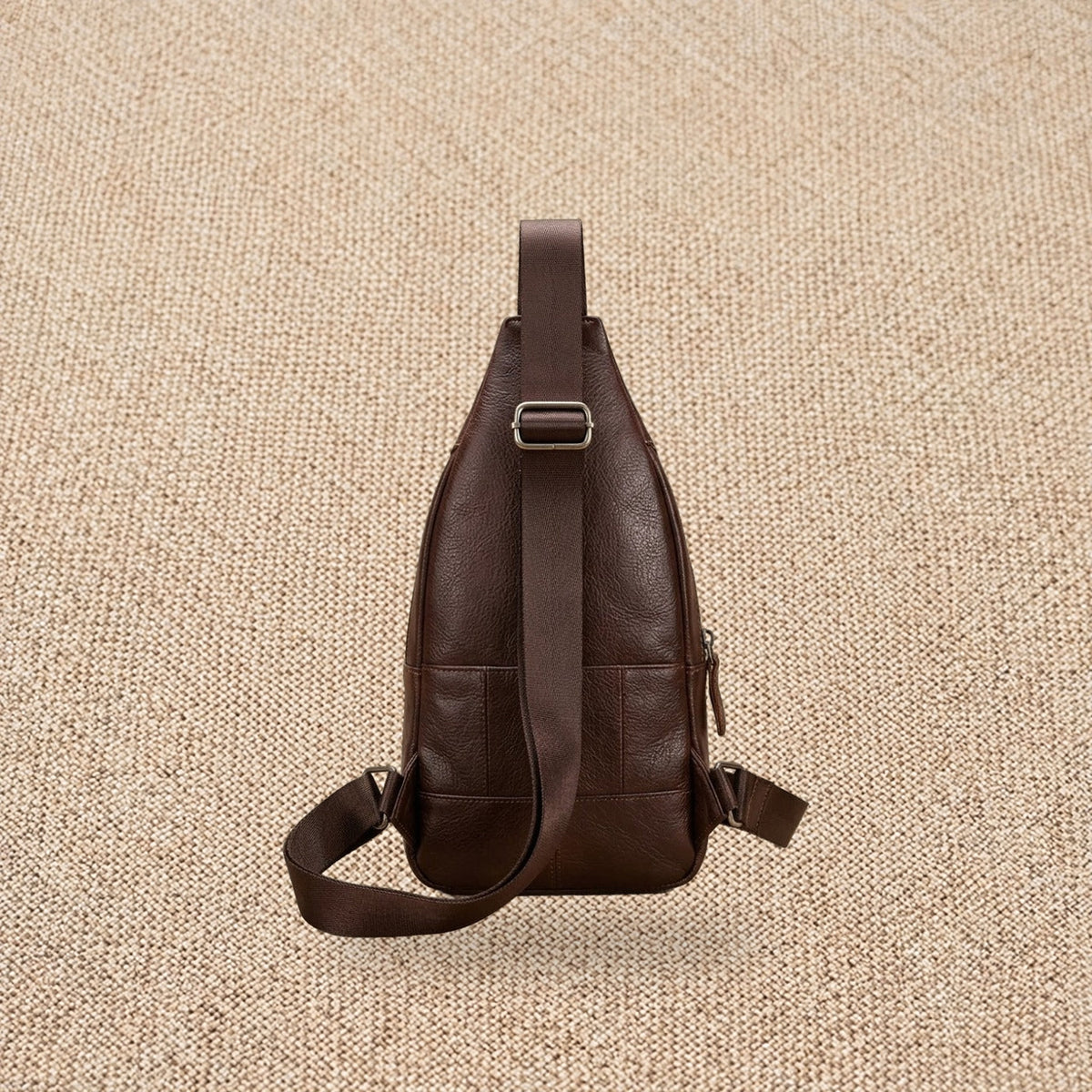 Sacoche bandoulière en cuir vintage homme — Le Voyageur, coloris Café, vue de dos