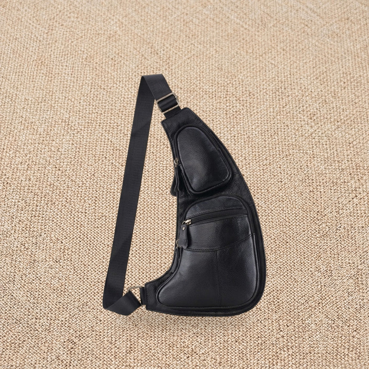 Sacoche bandoulière en cuir vintage homme — Le Voyageur, coloris Noir — modèle B, vue de face