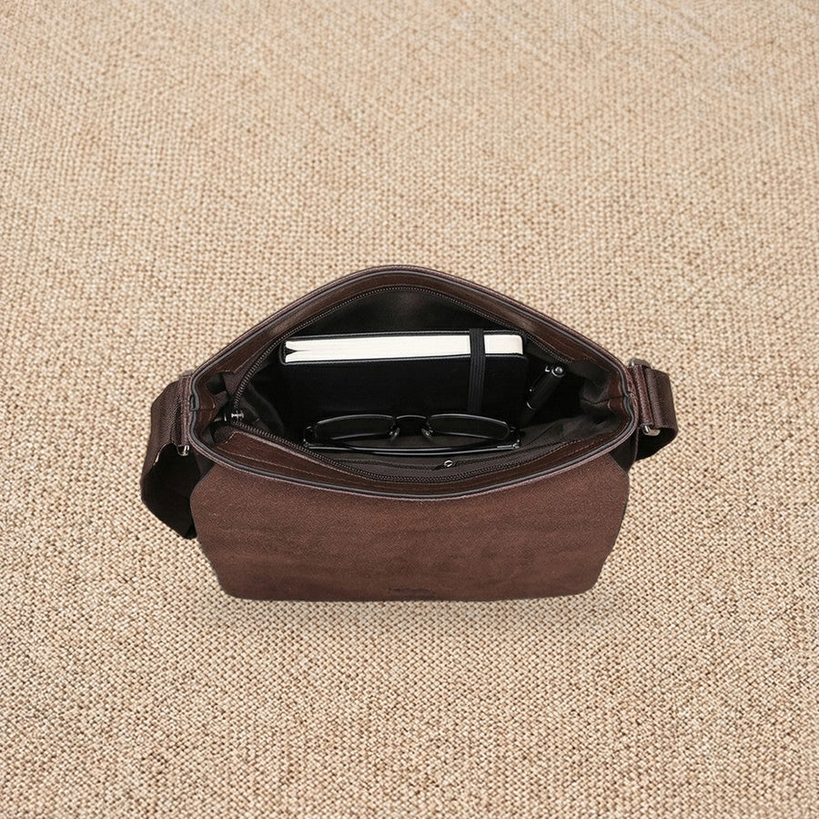 Sacoche messager homme, finition vintage — Le Rustique, coloris Marron à écusson, intérieur